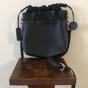 Trendy drawstring bucket bag. Crossbody. Faux leather. Black  some wear. Cute